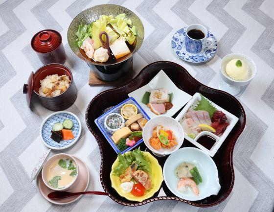 【バスハイク／博多発着】 添乗員同行 春の筑豊さんぽ 可愛いひよ子の工場見学と茶寮このみで和ランチ 福智山ろく花公園と 今年リニューアルオープンのもち吉工場直売所_ツアー画像1