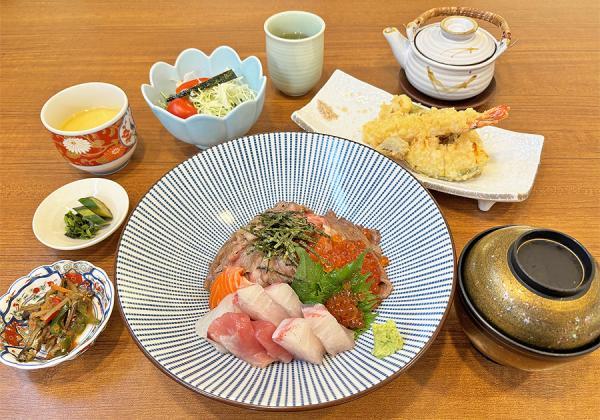 黒木の大藤とイチゴ狩り1パックお土産付と星の花公園しゃくなげ祭りと肉ふた海鮮丼ランチ_ツアー画像1