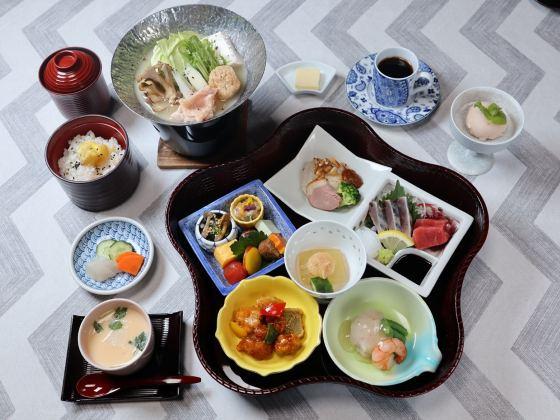 【バスハイク/博多発着/添乗員同行】 飯塚生まれひよ子の工場見学と旧伊藤伝右衛門邸 ~四季の移ろい感じる老舗料亭でランチ~_ツアー画像1