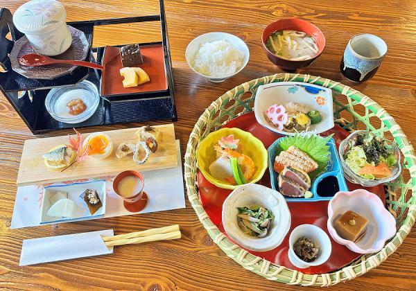 【福岡県助成金付】ぶどう1房と梨約1kgお土産付♪ 調音の滝と浮羽くだもの狩りと白壁の商家レストランで涼かごランチ_ツアー画像1